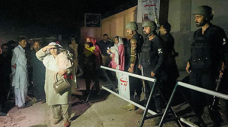 פינוי תושבים בעיר מוזפרבד בפקיסטן בעקבות התקיפות של הודו 