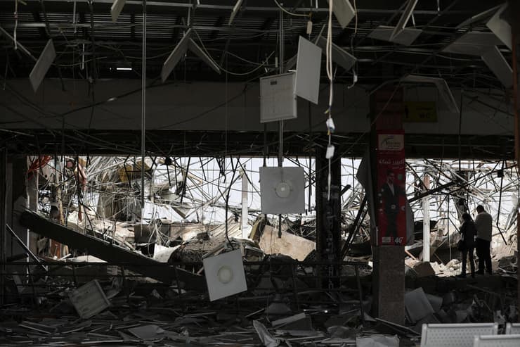 צילום: רויטרס/REUTERS/Khaled Abdullah ההרס בנמל התעופה בצנעא