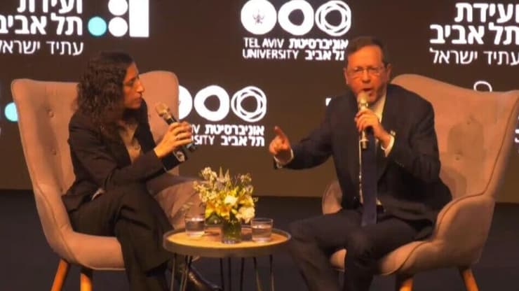 הרצוג בוועידת תל אביב. "לא בוחן כליות ולב" (צילום: מיקי שמידט) נשיא המדינה יצחק הרצוג בוועידת תל אביב