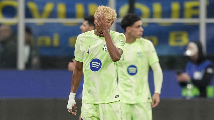 ברצלונה מרוסקת. לאמין ימאל (AP Photo/Antonio Calanni) שחקן ברצלונה לאמין ימאל