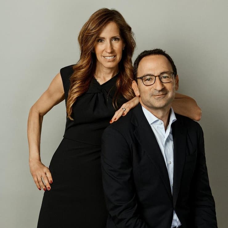 ג'ון גריי נשיא קרן ההשקעות בלקסטון ואשתו מינדי (צילום: קרן גריי) ג'ון גריי נשיא קרן ההשקעות בלקסטון ואשתו מינדי