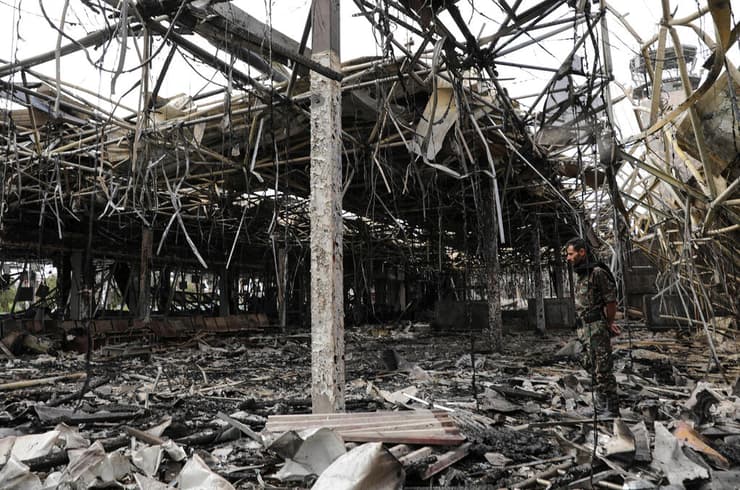 צילום: רויטרס/REUTERS/Khaled Abdullah ההרס בנמל התעופה בצנעא