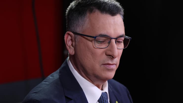 משבר במשרד. שר החוץ גדעון סער (צילום: אביגיל עוזי) שר החוץ גדעון סער בפודקאסט 120 ואחת עם מורן אזולאי