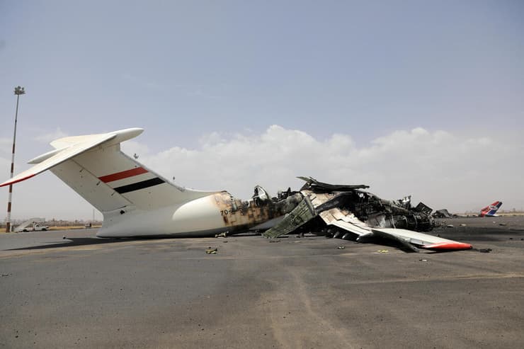 צילום: רויטרס/REUTERS/Khaled Abdullah ההרס בנמל התעופה בצנעא