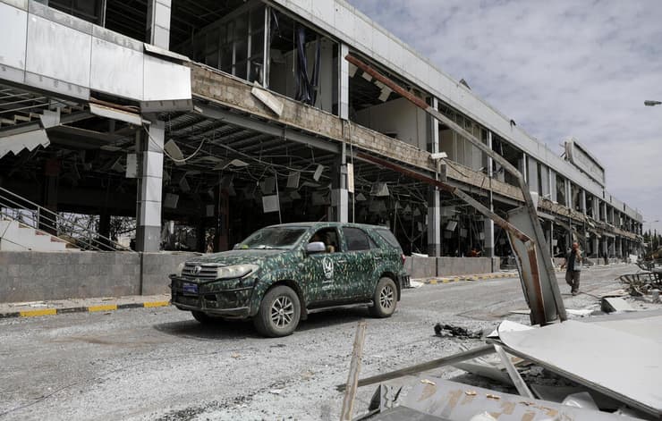 צילום: רויטרס/REUTERS/Khaled Abdullah ההרס בנמל התעופה בצנעא