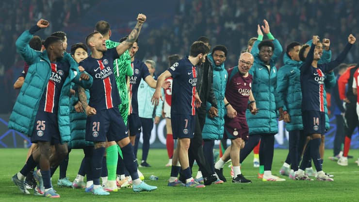 שחקני פריז סן ז'רמן חוגגים