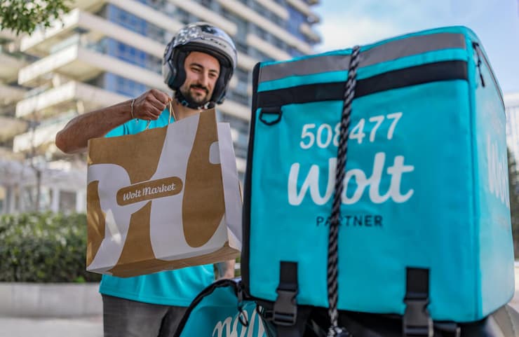 שליחי Wolt בפעולה
