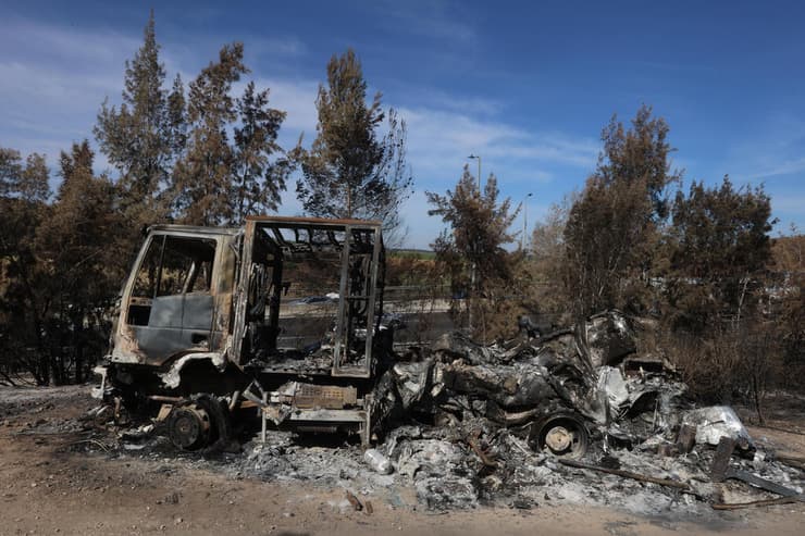 הבאית שרופה בפארק קנדה, לאחר השריפה ביום הזיכרון (צילום: שאול גולן) הכבאית השרופה בפארק קנדה