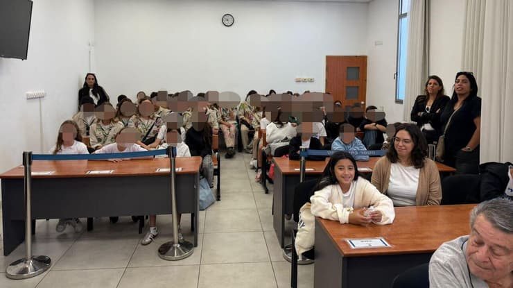 אליאנה (מקדימה) וחבריה בדיון בבית המשפט המחוזי