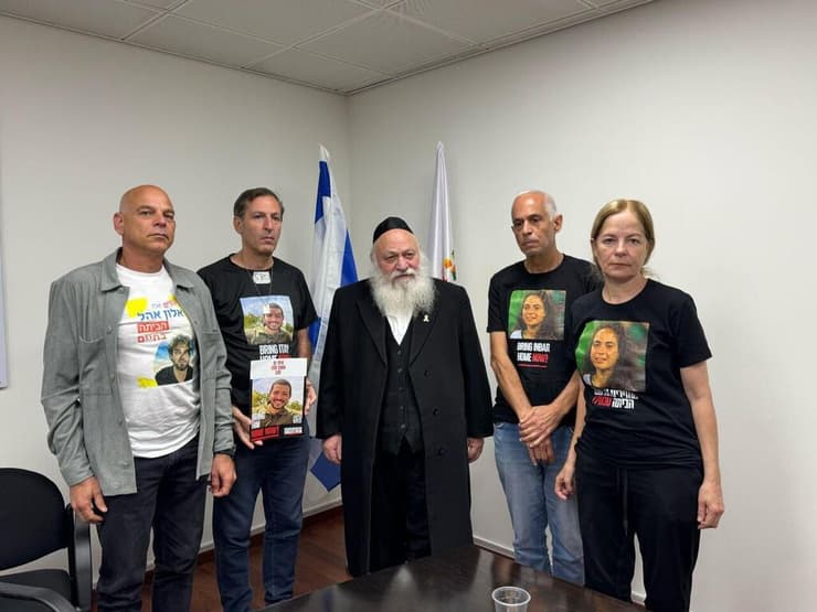 סשה טרופנוב נפגש עם השר יצחק גולדקנופף