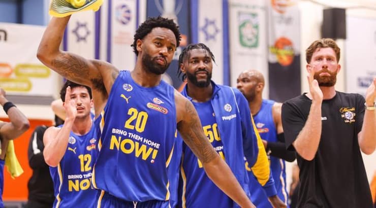 רגל וחצי בשלב הבא. שחקני מכבי ת"א