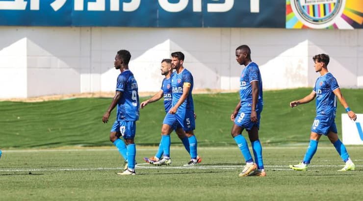שחקני מ.ס כפר קאסם יורדים מהמגרש