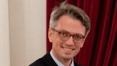 שבדיה ה יועץ לביטחון לאומי התפטר תמונות אינטימיות נשלחו לממשלה