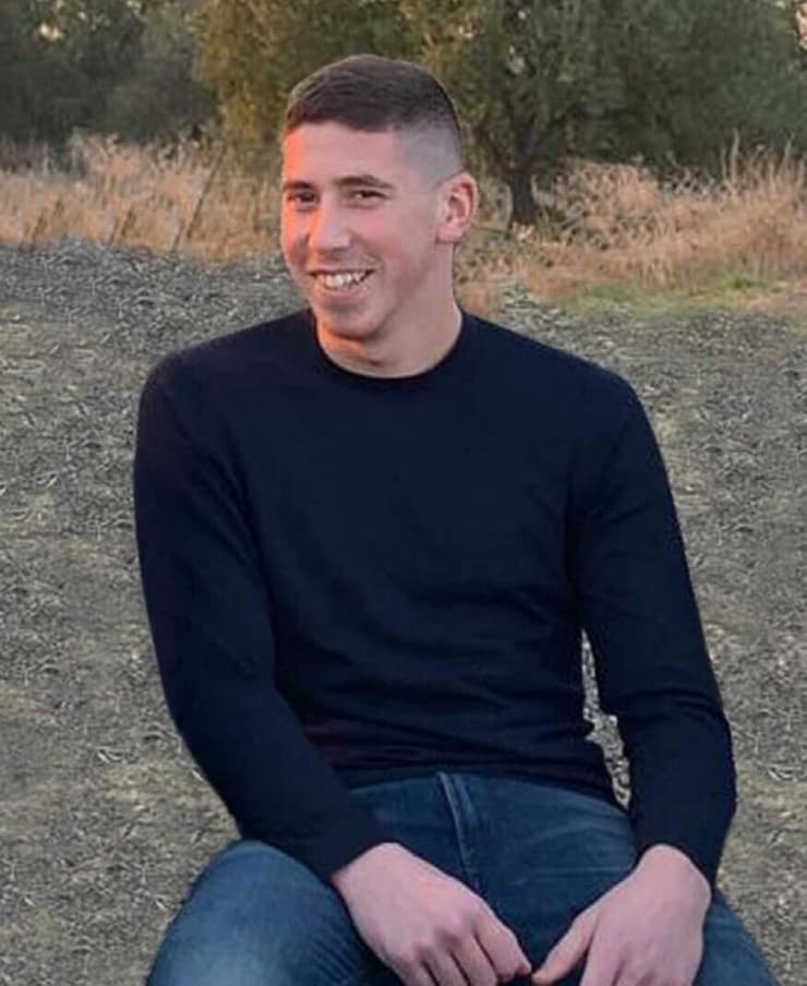 איתי סבן ז"ל נהרג בחודש יוני 2020 במהלך שירותו הצבאי. הוריו בנו דירה בקריית חיים עבור חמישה חיילים בודדים, להם הם ידאגו כמו משפחה מאמצת