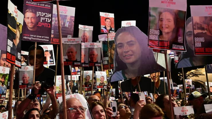 עצרת הכיכר החטופים בתל אביב 