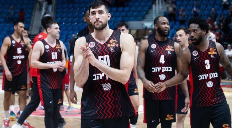 שחקני הפועל ירושלים מאושרים בסיום (אורן בן חקון) שחקני הפועל ירושלים מאושרים בסיום