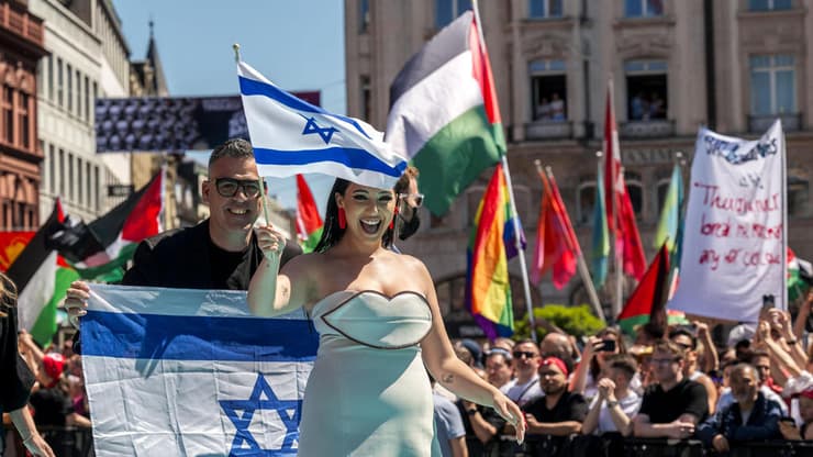 יובל רפאל במצעד המשלחות של אירוויזיון 2025