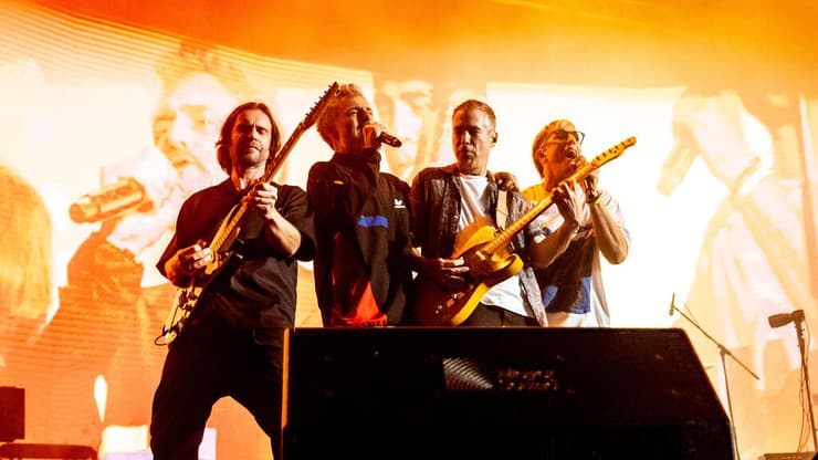 מוניקה סקס בחגיגות ה-30 ל״פצעים ונשיקות״ בקיסריה