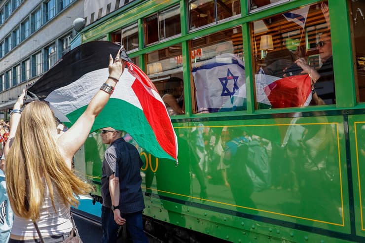 יובל רפאל במצעד המשלחות של אירוויזיון 2025