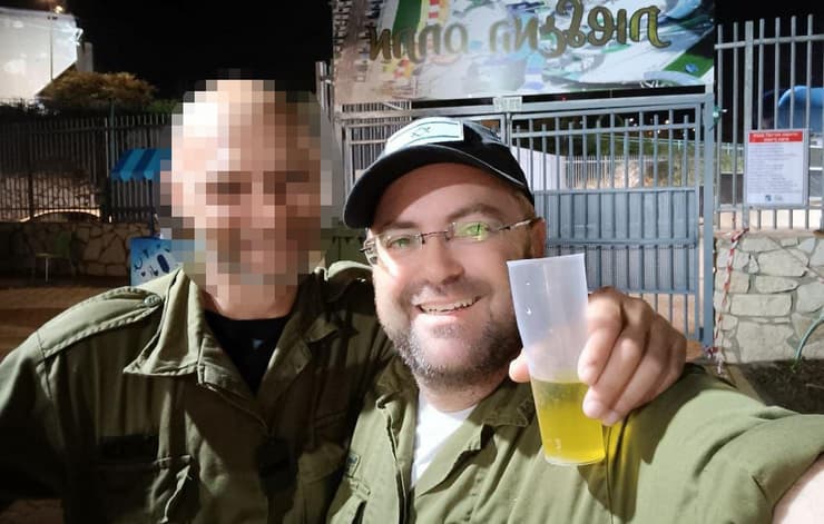 עו"ד ישראל דוידסון עם אלכסנדר אוסטיוז'נין