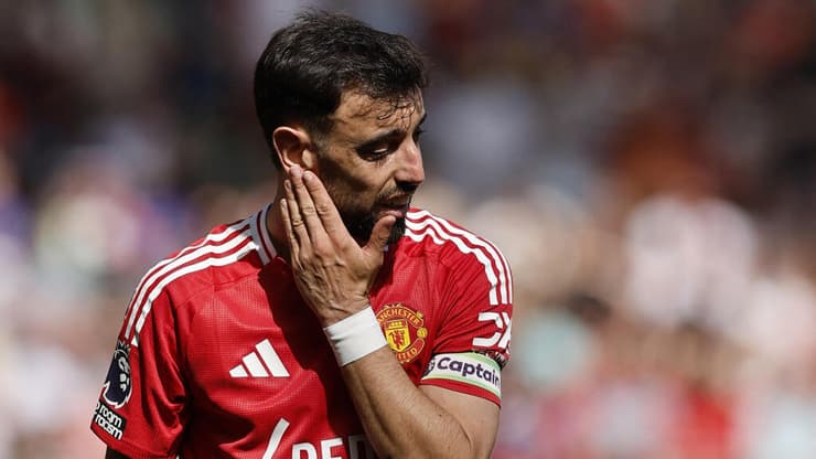 ברונו פרננדש. עונה קשה עברה על השדים האדומים (צילום: Reuters/Jason Cairnduff ) ברונו פרננדש מאוכזב