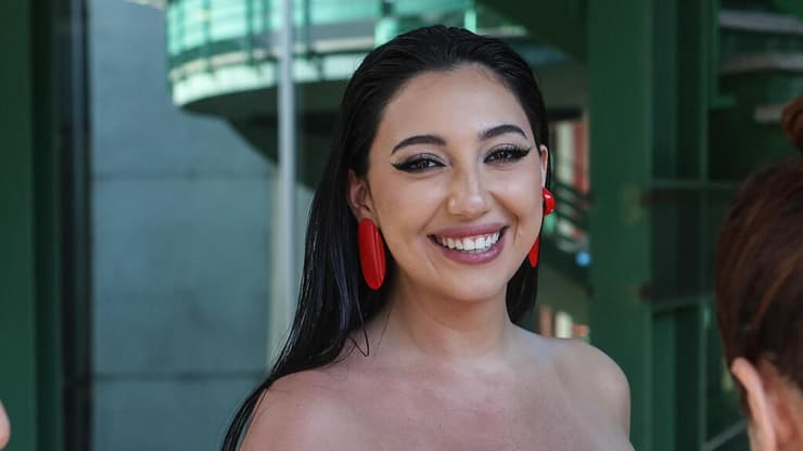 יובל רפאל במצעד המשלחות, אירוויזיון 2025 (צילום: גיל נחושתן) יובל רפאל במצעד המשלחות, אירוויזיון 2025