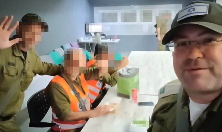 עו"ד ישראל דוידסון עם אלכסנדר אוסטיוז'נין