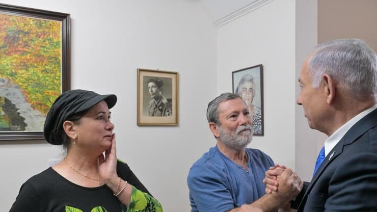 ראש הממשלה נתניהו מעדכן את משפחת פלדמן על השבת גופתו של רס״ל צבי פלדמן