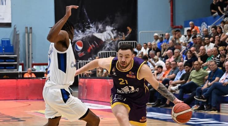 נתנאל ארצי נשמר על ידי מרקל ג'ונסון (ראובן שוורץ) נתנאל ארצי נשמר על ידי מרקל ג'ונסון