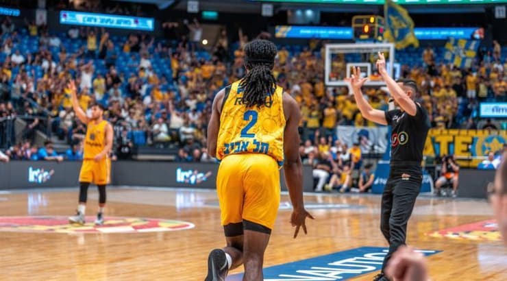 ג'ימי קלארק אחרי השלשה (רועי כפיר) ג'ימי קלארק אחרי השלשה