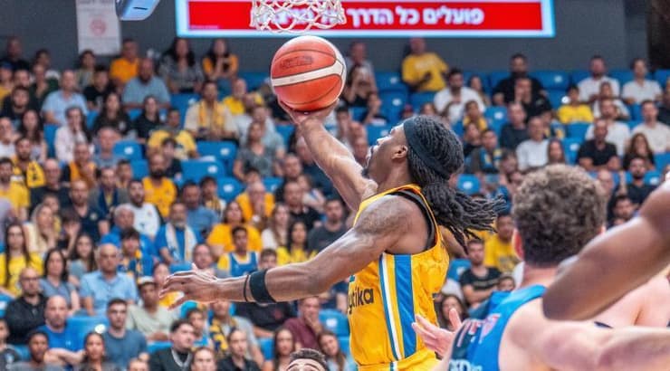 ג'ימי קלארק עולה לסל (רועי כפיר) ג'ימי קלארק עולה לסל