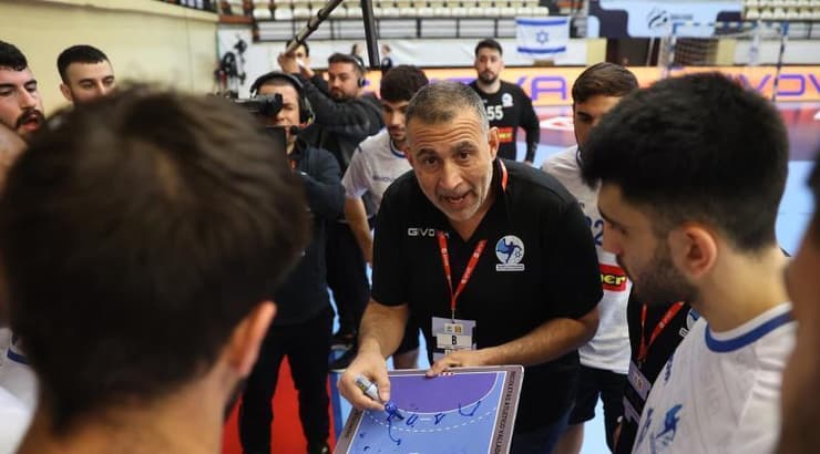 דויד פינוסרו ושחקני הנבחרת