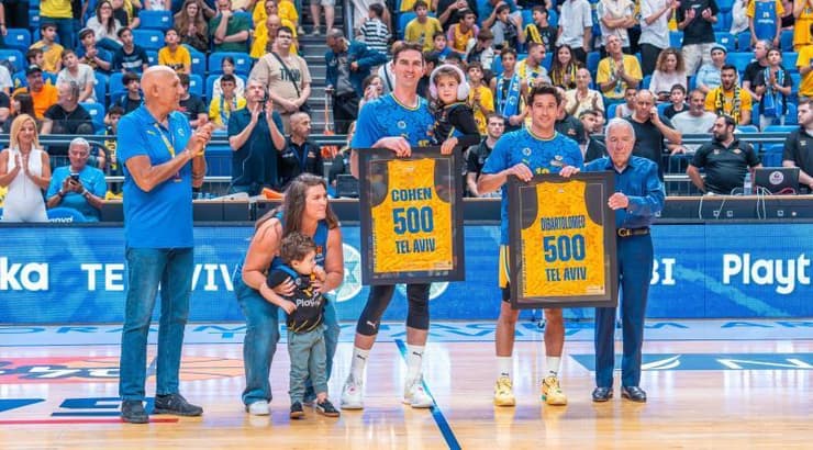 הטקס לג'ון דיברתולומאו ולג'ייק כהן (רועי כפיר) הטקס לג'ון דיברתולומאו ולג'ייק כהן