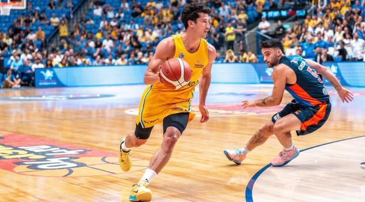 ג'ון דיברתולומאו עם הכדור (רועי כפיר) ג'ון דיברתולומאו עם הכדור