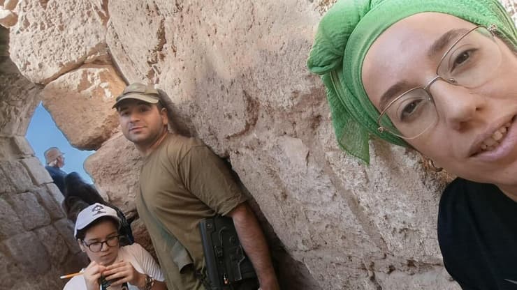 מיטל ואוריאל רוזנבלום עם ביתם