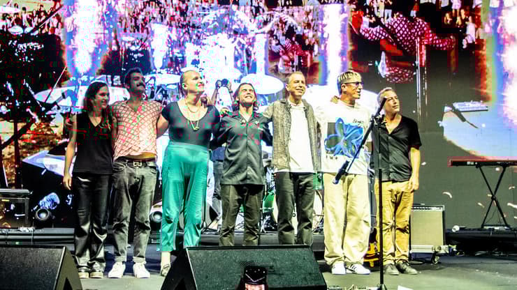 מוניקה סקס בחגיגות ה-30 ל״פצעים ונשיקות״ בקיסריה