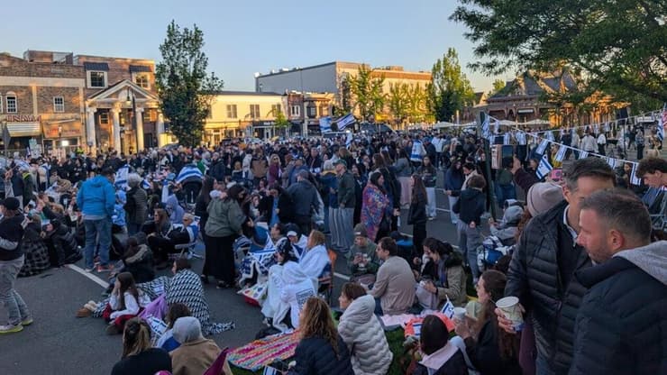 צפייה בשחרורו של עידן אלכסנדר בניו ג'רזי (צילום: איתן ויסמן) צפייה בשחרורו של עידן אלכסנדר בניו ג'רזי, ארה"ב