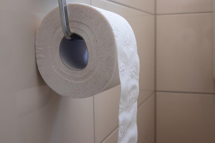 נייר טואלט מעל