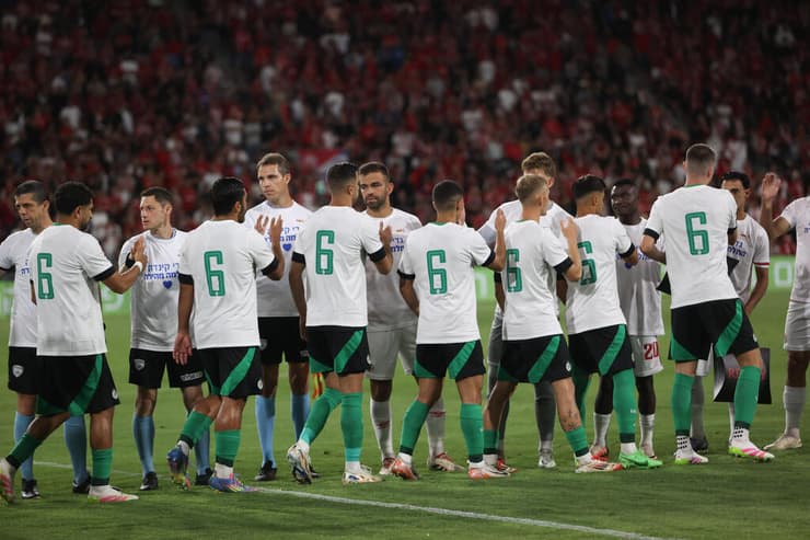 הפועל באר שבע מכבי חיפה שחקני הקבוצה עם הספרה מספר 6 של גדי קינדה