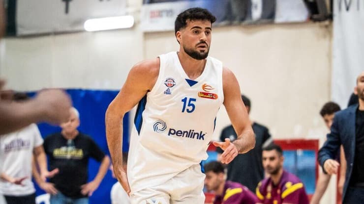 הצגה. שלו לוגשי (צילום: יעקב זלדין, בני פנלינק הרצליה) שחקן בני הרצליה שלו לוגשי