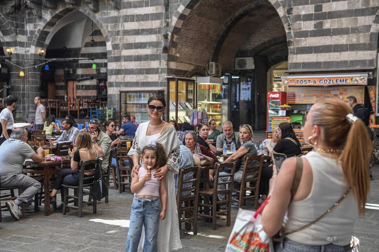 טורקיה התפרקות המחתרת הכורדית PKK מסגד דיארבקיר