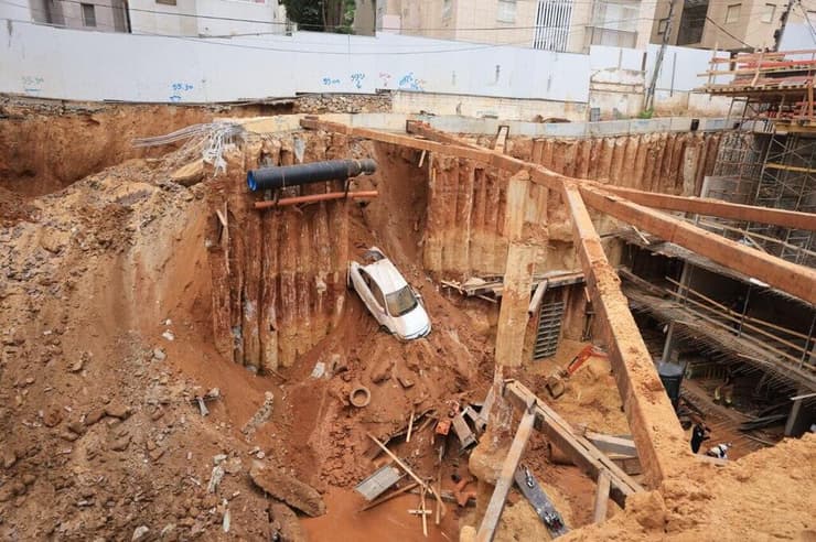 קריסת חלק מאתר בנייה ברח' הרכסים ברמת גן