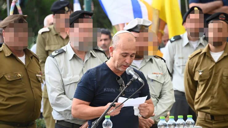 שלמה, אחיו של רס"ל צבי פלדמן ז"ל בהלווייתו