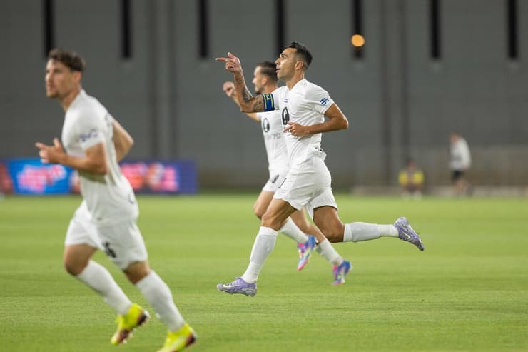 איזן את הפרש השערים בזכות שלושער. זהבי בנתניה (צילום: טל שחר ) מכבי נתניה מכבי ת"א ערן זהבי