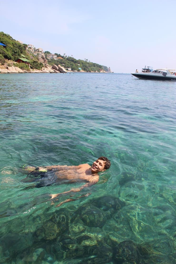 בר במים הצלולים של קו טאו