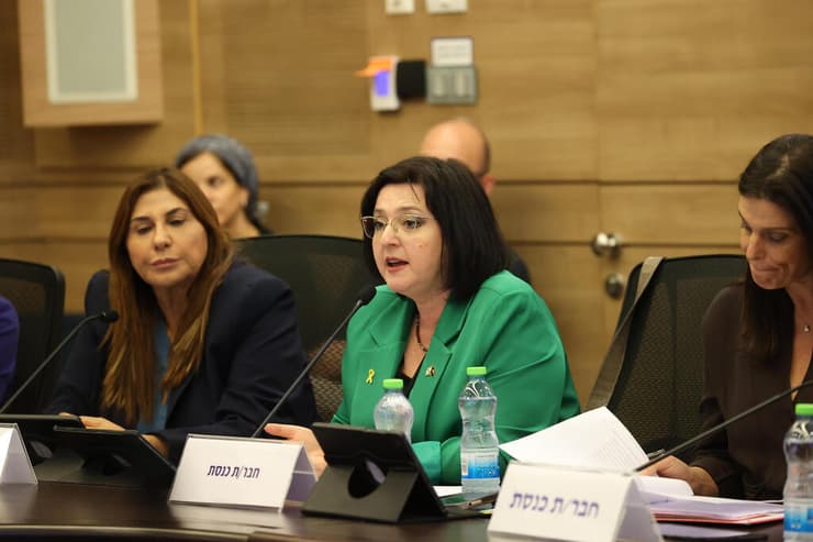 ח"כ טטאינה מזרסקי (צילום: עמית שאבי) דיון בוועדת הבריאות של הכנסת על רפורמת משרד הבריאות ביטול החזרים של התפתחות הילד