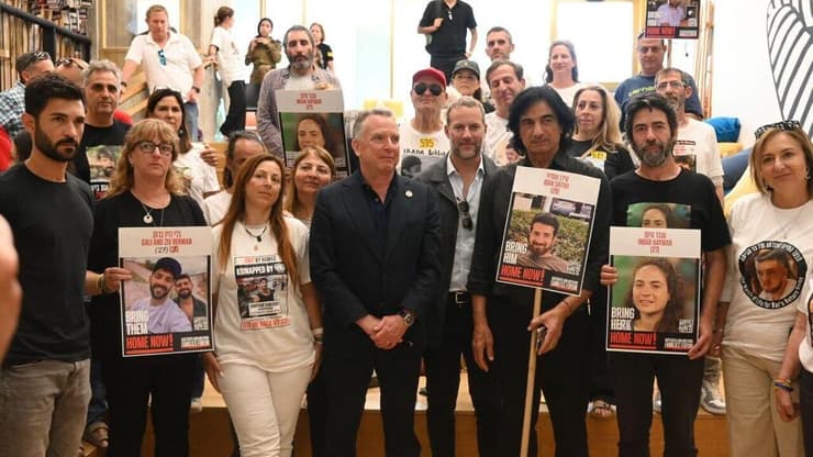 סטיב וויטקוף ואדם בוהלר סיימו לפני זמן קצר פגישה עם מטה המשפחות להחזרת החטופים
