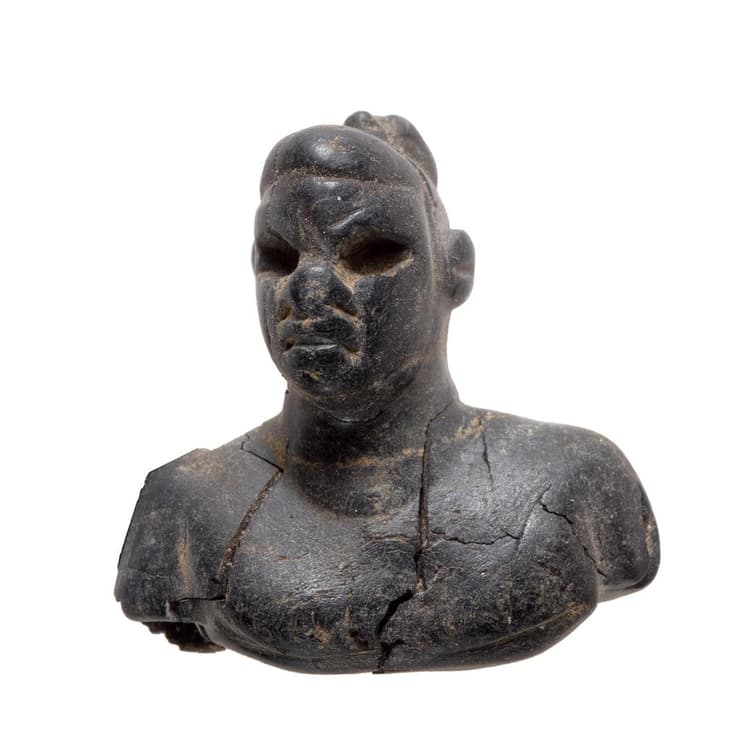 אחד הפסלונים שהתגלה בחפירה