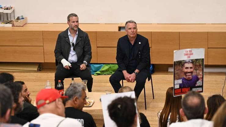 סטיב וויטקוף ואדם בוהלר סיימו לפני זמן קצר פגישה עם מטה המשפחות להחזרת החטופים