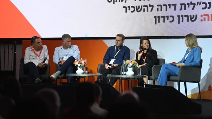 משמאל לימין: ברנרד רסקין, ירון רוקמן, אריאל רוזנברג, ענבל דוד ושרון כידון (צילום: יאיר שגיא) משמאל לימין: ברנרד רסקין, ירון רוקמן, אריאל רוזנברג, ענבל דוד ושרון כידון